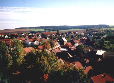 Blick über die Dächer von Ranis bis zum Horizont